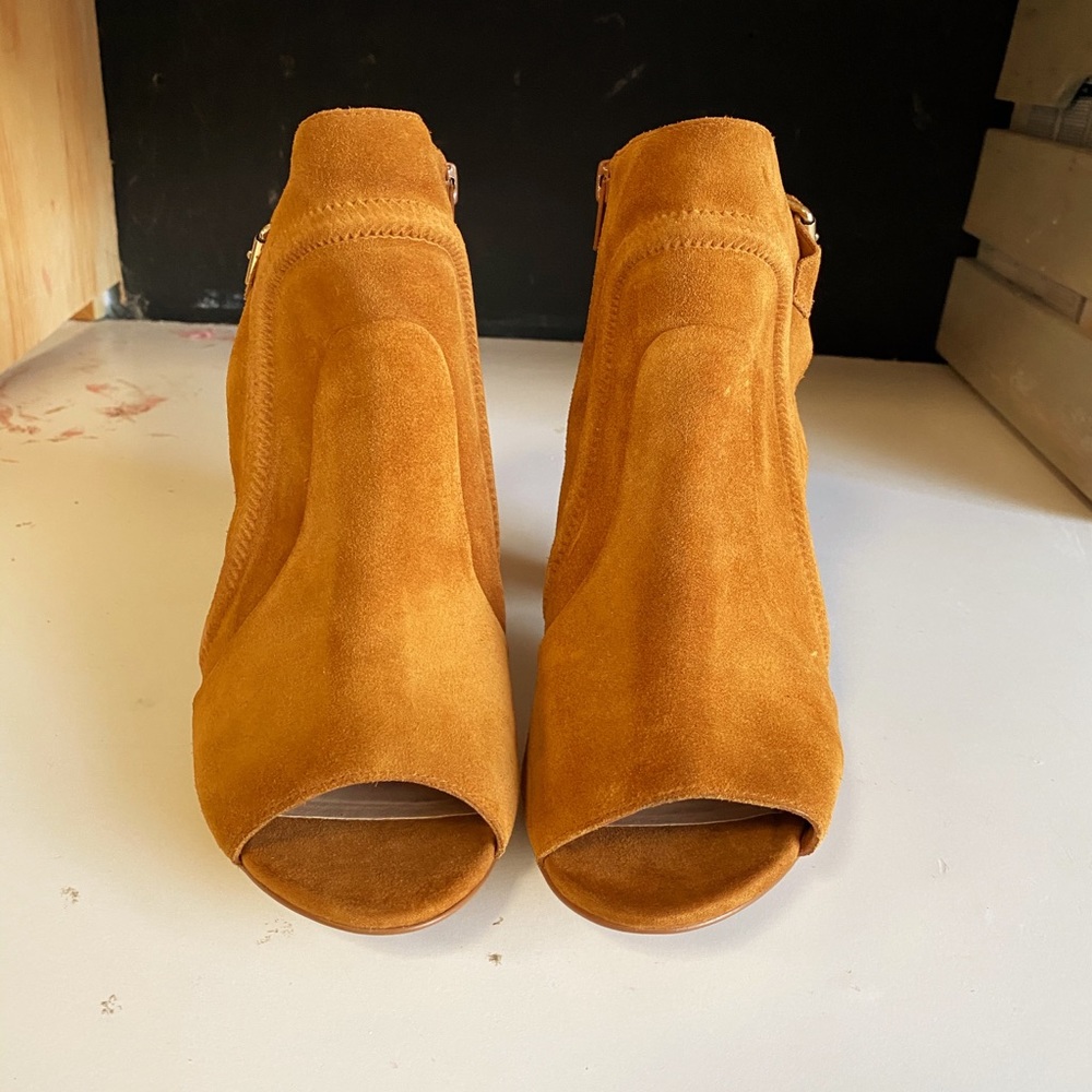 Vince Camuto Tan Ankle Booties - Picture 11 of 12
